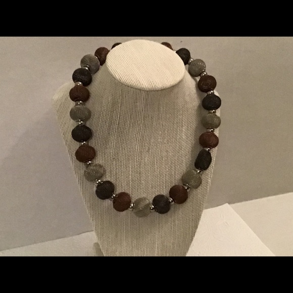 Multi metal light weight collar necklace - Picture 2 of 6